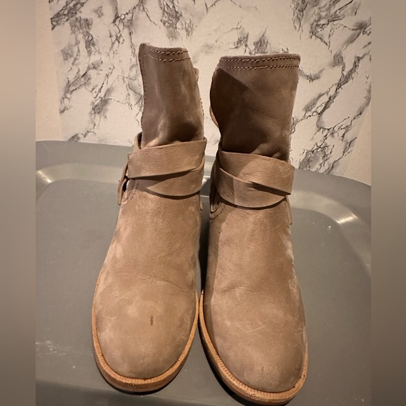 Womens UGG Australia Tan Ankle Boots Size 7.5 US - Picture 6 of 6
